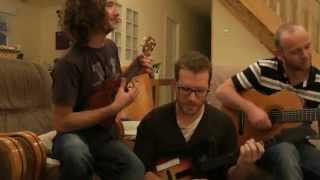 Petit caniche de Didier Super au Ukulele