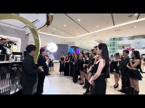 Inauguração da loja principal da YSL - HH Đỗ Thị Hà, Á Hậu Bùi Phương Nga
