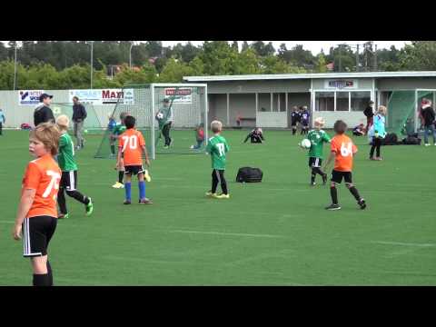 Fotboll: Helenelund (blå) - SFK Val (Gul) 1/9-13