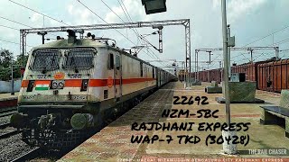preview picture of video 'Rajdhani Express (NZM SBC) Descending To Speed Limits 30 Ahead Godavari Bridge With TKD WAP-7'