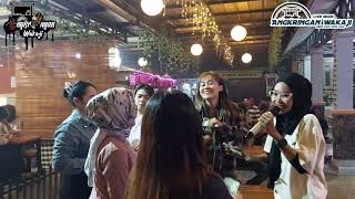 Download lagu KAKANGE BLENGER(Abang willi)-Live Music Angkringan Wakaji | Hj.Eka dwi w mp3