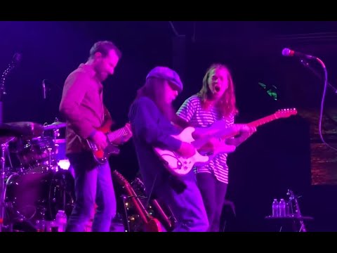 Billy Strings - "Elizabeth Reed" with Jack Pearson (String The Halls 2019)