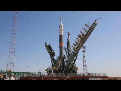 Nave tripulada Soyuz é preparada para o lançamento no Cazaquistão