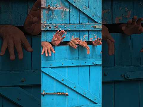 PAPAI NOEL DANÇANTE X MONSTROS DO TERROR: A BATALHA MAIS ABSURDA DO NATAL **  #natal  #shorts