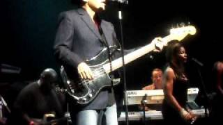 Keni Burke Live - Hang Tight @ IndigO2 ~ 17 Sept. 2011 ©