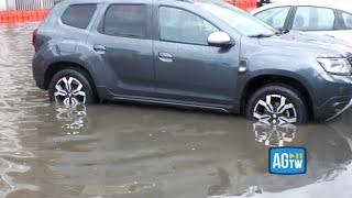Allagato Ponte Lambro a Milano dopo la pioggia di martedì. I residenti: «Il problema sono i tombini»