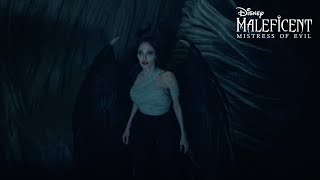 Disney Maleficent: Mistress of Evil | In Theaters Tonight! anuncio