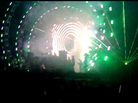 Groove Armada Live @ EDC 2010: "Blue Monday" (New Order)