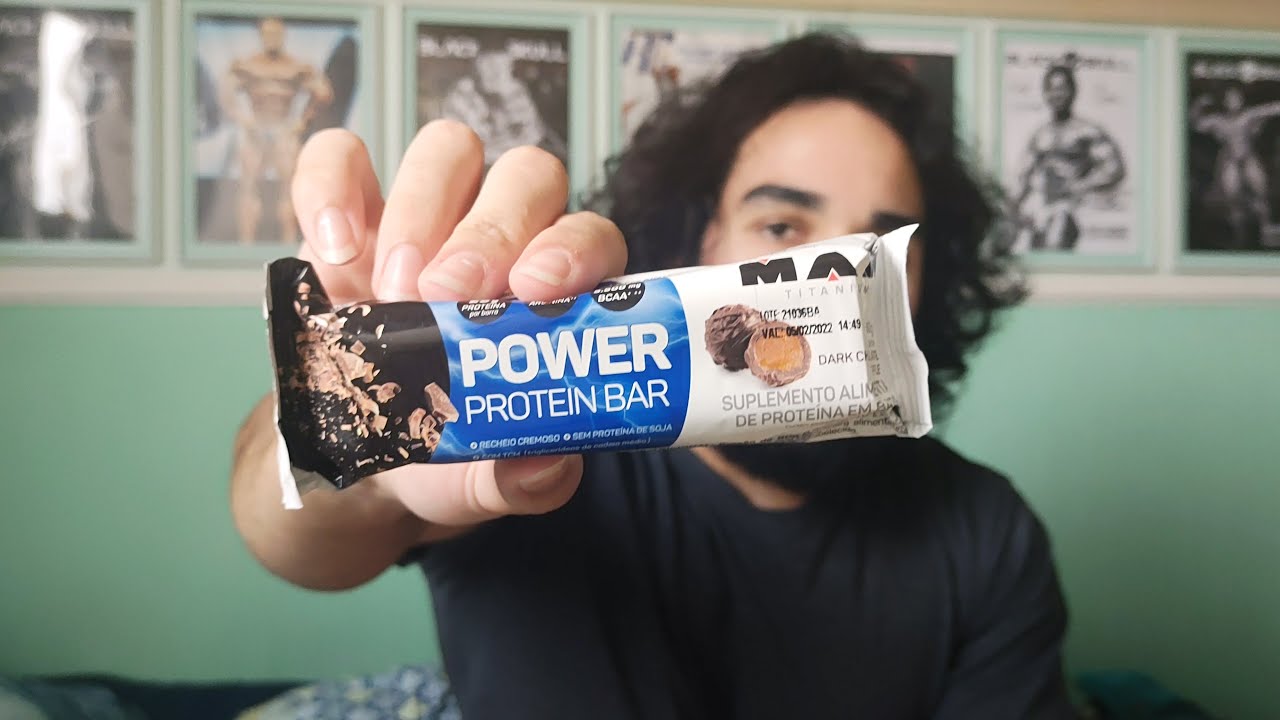 BARRINHA DE PROTEÍNA MAX TITANIUM POWER PROTEIN BAR DE TRUFA DE CHOCOLATE É BOA A MELHOR BARRINHA