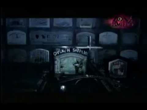 Fantasma de una chica saliendo de una tumba