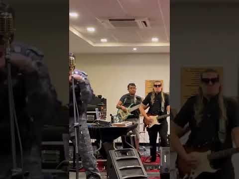 policial canta música do carnaval 🤣 Capitão pitomba e Banda pau e choque #humor #shorts #explore #ok