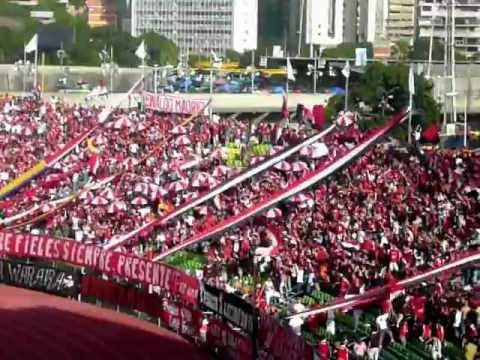 "Quiero ver toda la gente" Barra: Los Demonios Rojos &bull; Club: Caracas