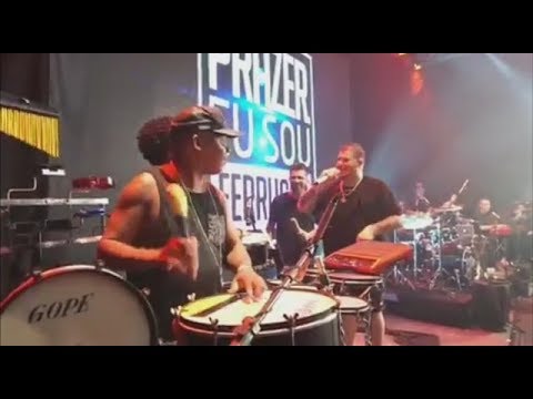 Fornalhinha e Fornalha pai tocando juntos no show do Ferrugem