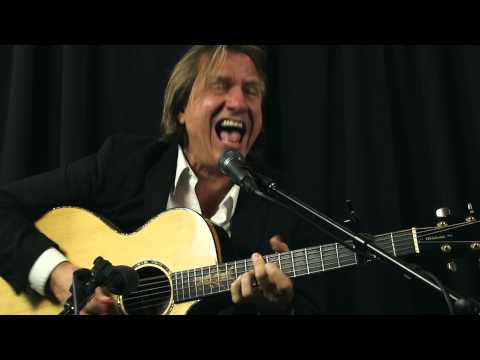 Folk Alley Sessions: Ellis Paul - "Johnny Cash (Kick Out the Lights)"