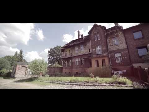 DAMIAN HOLECKI - RODZINNY DOM