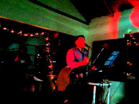 CAFE LA HUMEDAD (Cacho Castaña)