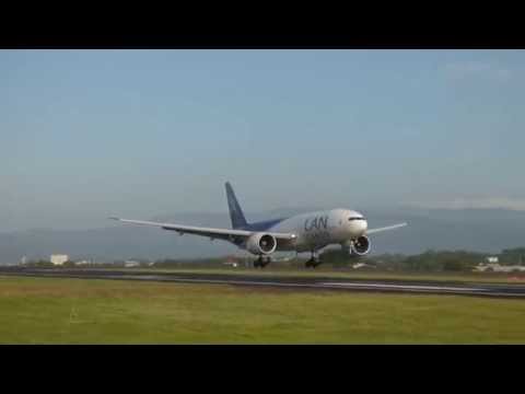 LAN Cargo Boeing 777-200F Landing MROC Costa Rica