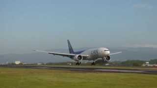 LAN Cargo Boeing 777-200F Landing MROC Costa Rica