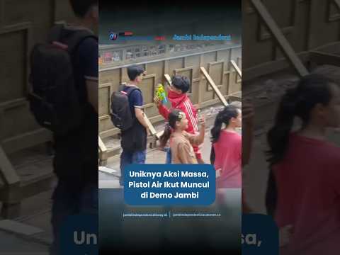 Ngakak! Ada Pistol Air di Demo Gedung DPRD Jambi