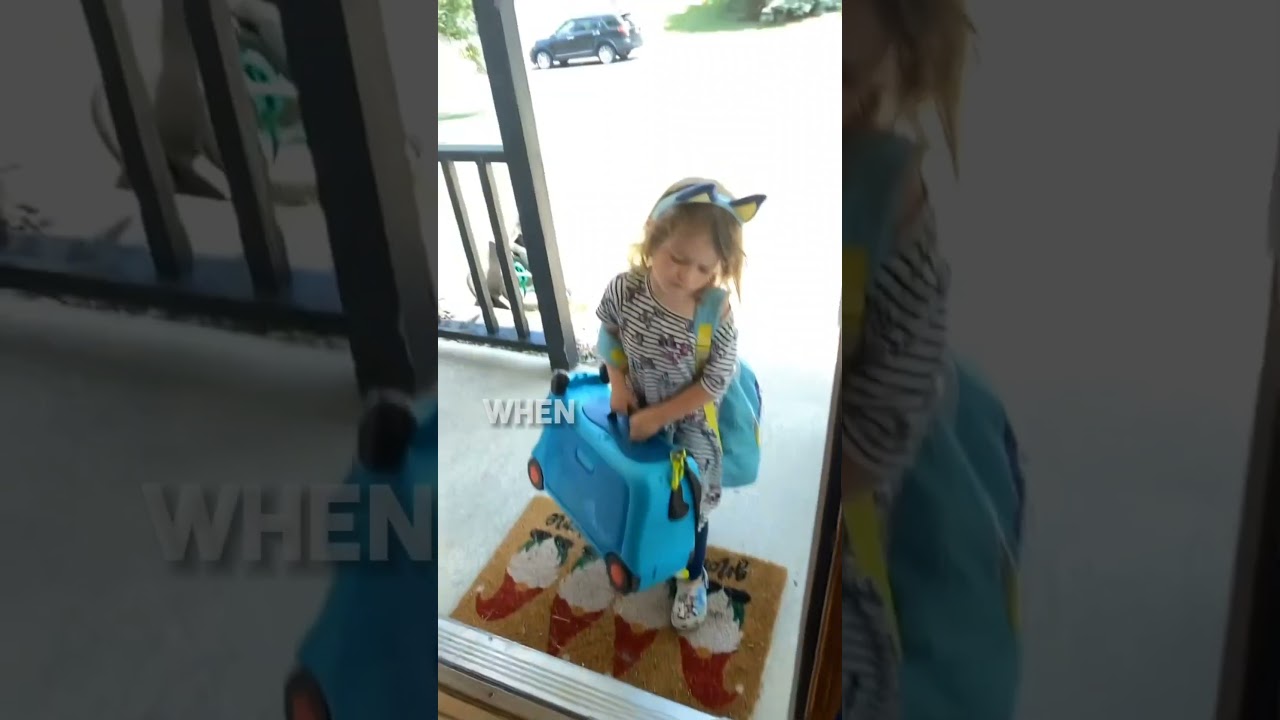 This little girl wanted to run away from home but changed her mind 😂