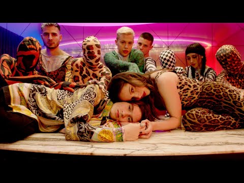 Paty Cantú, Leon Leiden - A Las 3 (Video Oficial)