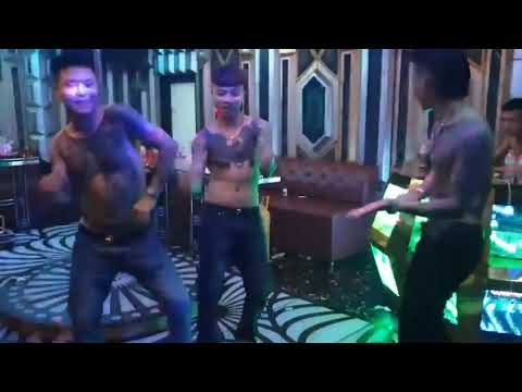 >3:07Khá Bảnh quẩy nhạc đám ma. 1,790 views1.7K views … Nonstop Nhạc Sàn DJ Đám Cưới BASS cực căng Nhà Trai Nhảy Thì Nhà Gái Quẩy. Đẹp đẹp đẹp.YouTube · Giang Koy · Apr 13, 2019’><span>▶</span></a></p>
<hr>
</div><!-- .post-content -->
<div class="the-post-foot cf">
<div class="tag-share cf">
<div class="post-share">
<div class="post-share-icons cf">
<span class="counters">
<a href="#" class="likes-count tsi tsi-heart-o" data-id="3208" title=""><span class="number">0</span></a>
</span>
<a href="https://www.facebook.com/sharer.php?u=https%3A%2F%2Fkhabanh.me%2Fkha-banh-quay-nhac-dam-ma%2F" class="link facebook" target="_blank" title="Share on Facebook"><i class="tsi tsi-facebook"></i></a>
<a href="https://twitter.com/intent/tweet?url=https%3A%2F%2Fkhabanh.me%2Fkha-banh-quay-nhac-dam-ma%2F&text=kh%C3%A1%20b%E1%BA%A3nh%20qu%E1%BA%A9y%20nh%E1%BA%A1c%20%C4%91%C3%A1m%20ma" class="link twitter" target="_blank" title="Share on Twitter"><i class="tsi tsi-twitter"></i></a>
<a href="https://pinterest.com/pin/create/button/?url=https%3A%2F%2Fkhabanh.me%2Fkha-banh-quay-nhac-dam-ma%2F&media=&description=kh%C3%A1%20b%E1%BA%A3nh%20qu%E1%BA%A9y%20nh%E1%BA%A1c%20%C4%91%C3%A1m%20ma" class="link pinterest" target="_blank" title="Pinterest"><i class="tsi tsi-pinterest-p"></i></a>
<a href="mailto:?subject=kh%C3%A1%20b%E1%BA%A3nh%20qu%E1%BA%A9y%20nh%E1%BA%A1c%20%C4%91%C3%A1m%20ma&body=https%3A%2F%2Fkhabanh.me%2Fkha-banh-quay-nhac-dam-ma%2F" class="link email" target="_blank" title="Email"><i class="tsi tsi-envelope-o"></i></a>
</div>
</div>
</div>
</div>
<div class="author-box">
<div class="image"><img alt=