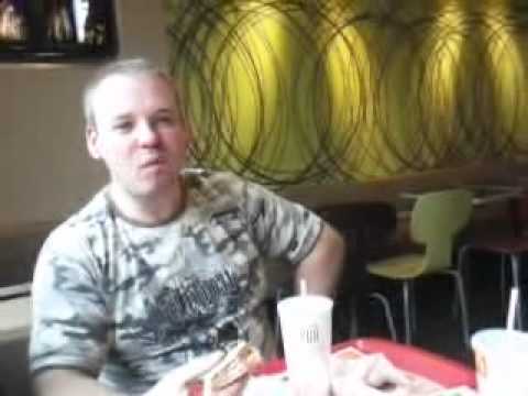 Hugo am Burger essen -  teil 3