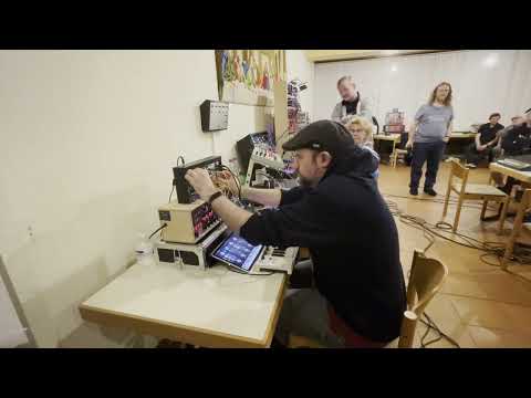 Happy Knobbing 2023 - 20 Synth Anatomy