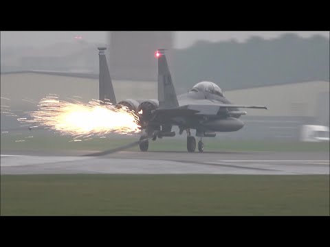 F-15E Strike Eagle takes the cable at RAF Lakenheath, 16th December 2025