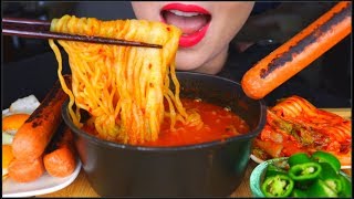 Download lagu ASMR SOUPY FIRE NOODLES, SAUSAGE, FRIED EGG, SPICY KIMCHI, BERRY JUICE 火鸡面 咀嚼音먹방 mp3