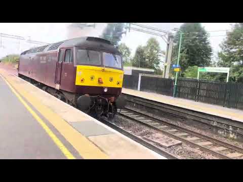 Class 47812 passes Hemel with lovely tones and thrash!