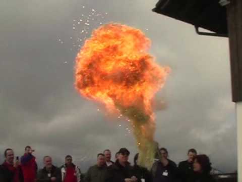 Lycopodium mit Bühnenblitz im Handmörser