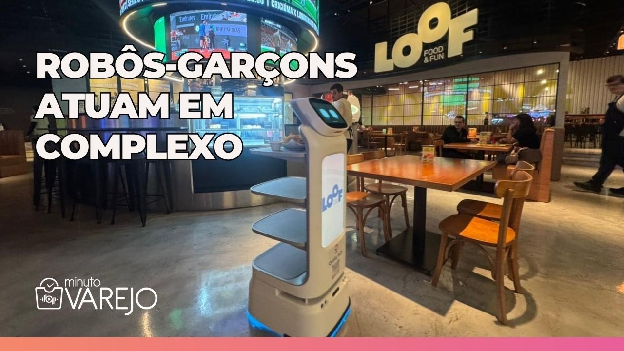 Primeiros robôs-garçons do RS viram atração em complexo