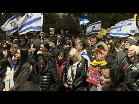 Thousands of Israelis observe minute of silence in Tel Aviv after hostages' bodies returned | AFP