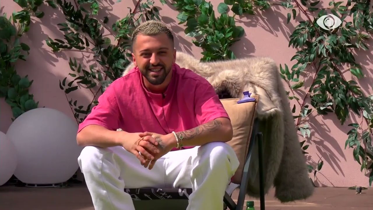 Se mos je gazetare se më duket…/ Gjesti diskuton me Valbonën