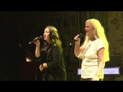 Toni & Kimberly Wille - Teenage Queenie