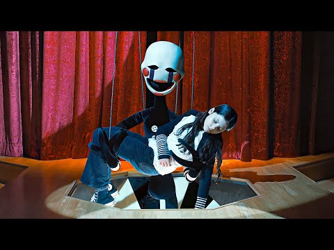 Madman Puts His Victims into Animatronics, Suddenly They Come Alive and Attack Everyone