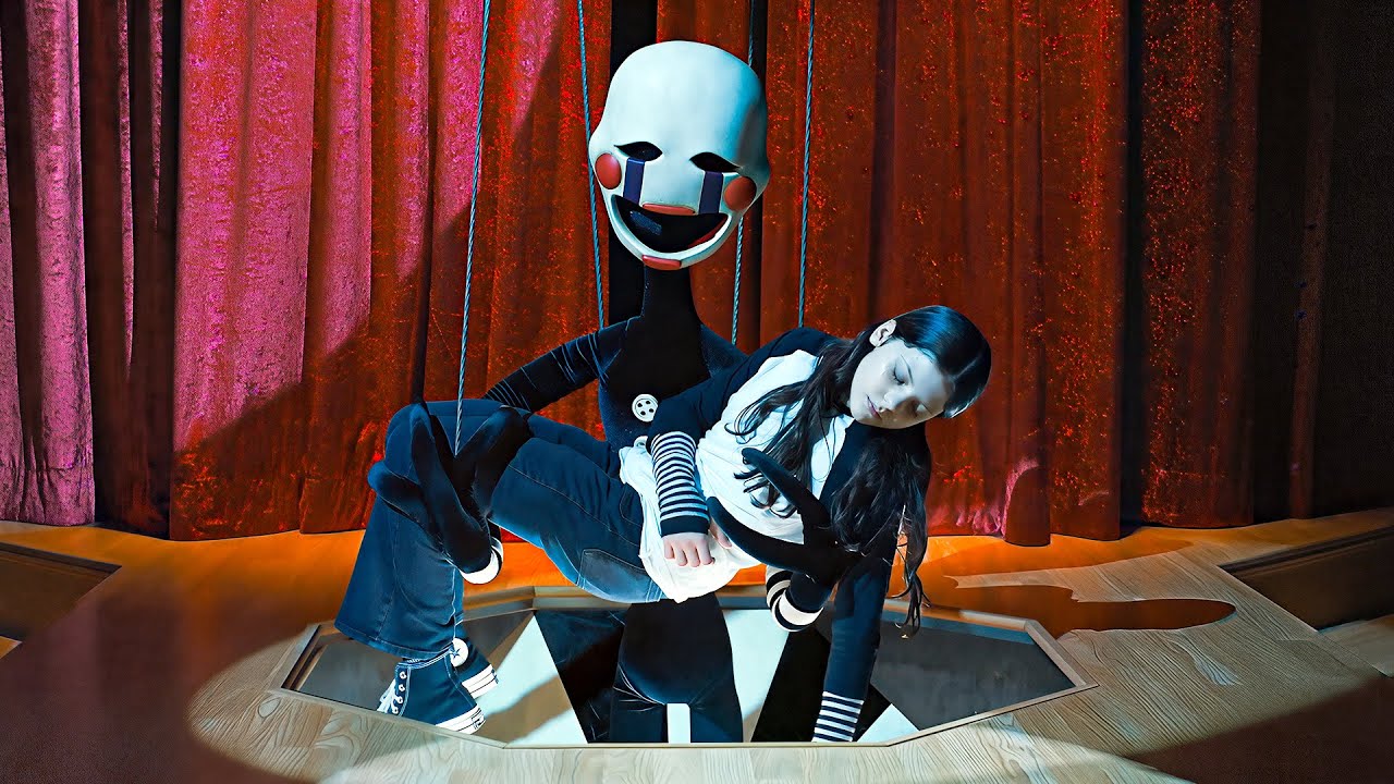 Madman Puts His Victims into Animatronics, Suddenly They Come Alive and Attack Everyone