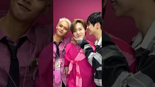 Download lagu #TREASURE Doyoung with #CIX BX & Seunghun 'Wonder You' challenge😆 Silver boys🫶🏻 #kpop #트레저 #shorts mp3