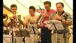 Ultrasound jazz orchestra perform Big G