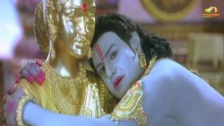 Sri Rama Rajyam Movie Scenes | Seeta Trying to Hide from Rama | Bala Krishna | Nayantara