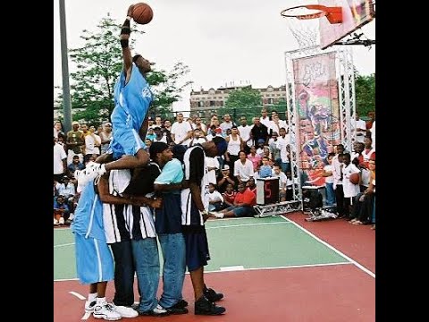 High Jumping Street Baller DUNKS OVER 5 PEOPLE