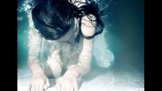 MJ Cole ft. Elizabeth Troy - Hold On To Me