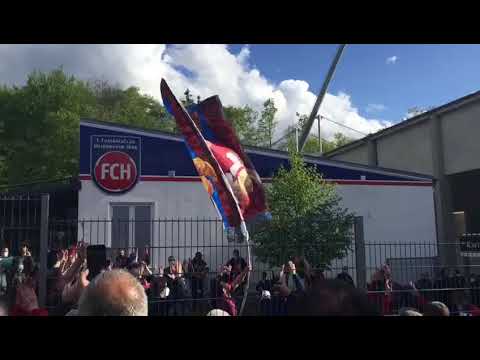Fans des 1. FC Heidenheim verabschieden Marc Schnatterer