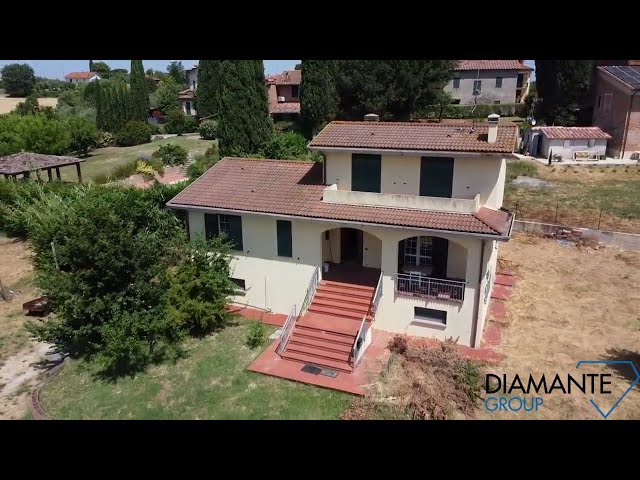 CDL8A18- Casa indipendente di 220 mq con giardino, garage e cantina