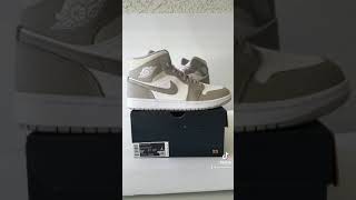 Air Jordan 1 Mid “Linen” Follow @Stockmvment IG