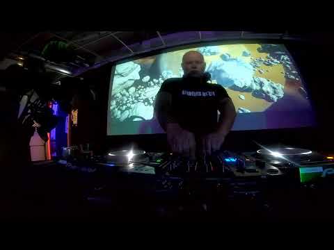 The fifth gathering of Eastside Underground : DJ Bazzy