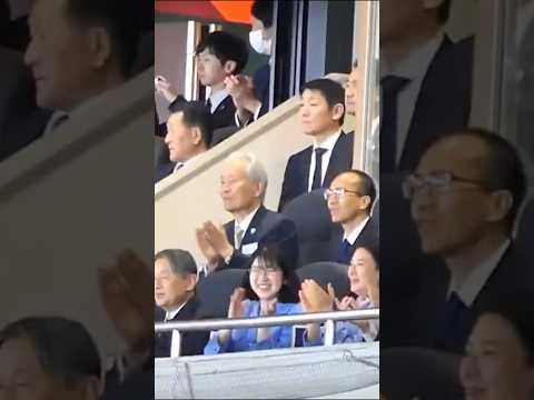 吉田正尚が逆転ホームランを打った時の天皇ご一家　#sports #wbc #天皇陛下 #愛子さま #侍ジャパン #吉田正尚 #shohei #shorts #野球 #プロ野球 #baseball