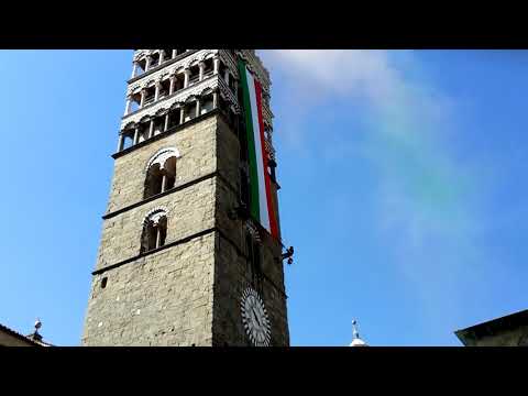 Festa Repubblica 2 Giugno 2019 : bandiera tricolore sul campanile (Pistoia)