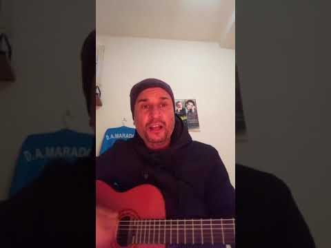 senza giacca e cravatta